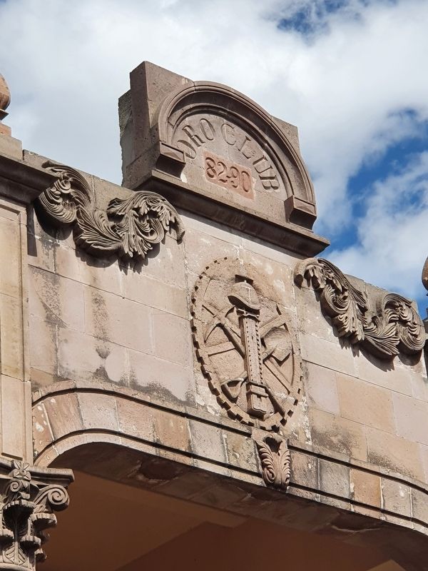El Oro Club Building Detail image. Click for full size.