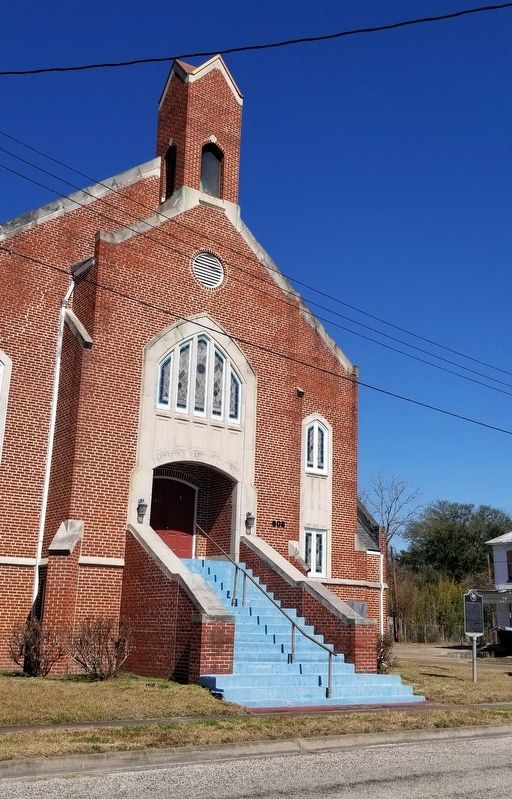The front entrance of the Palestine Missionary Baptist Church with Marker on the right image. Click for full size.