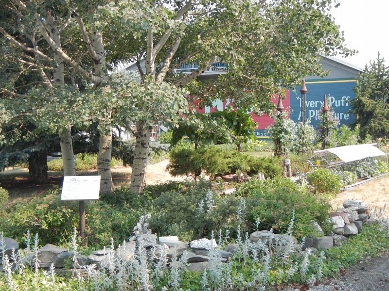 Lindsay Fruit Company Building and Marker image. Click for full size.
