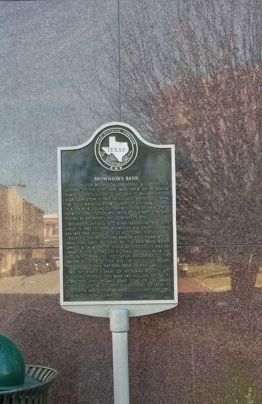 The Brownson's Bank Marker next to the bank building image. Click for full size.