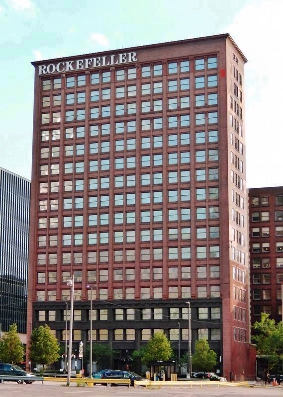 Rockefeller Building (<i>east faade</i>) image. Click for full size.