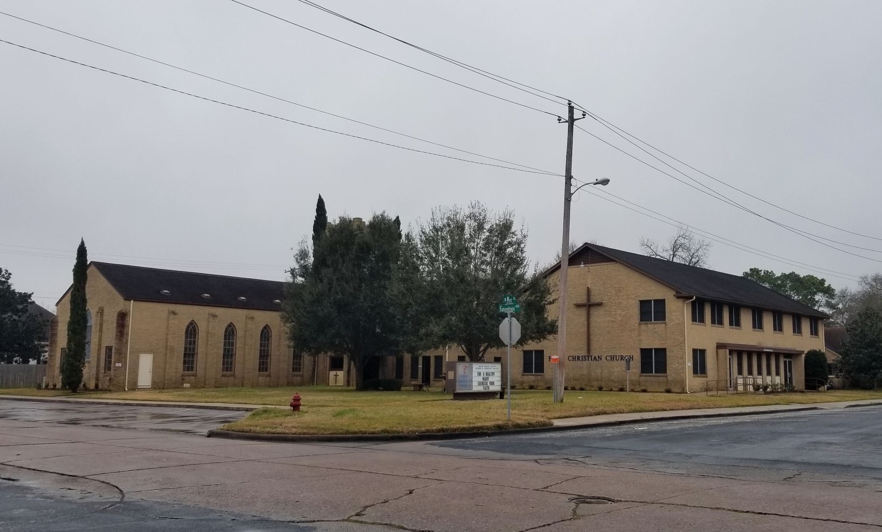 The view of the First Christian Church of El Campo and Marker from across street image. Click for full size.