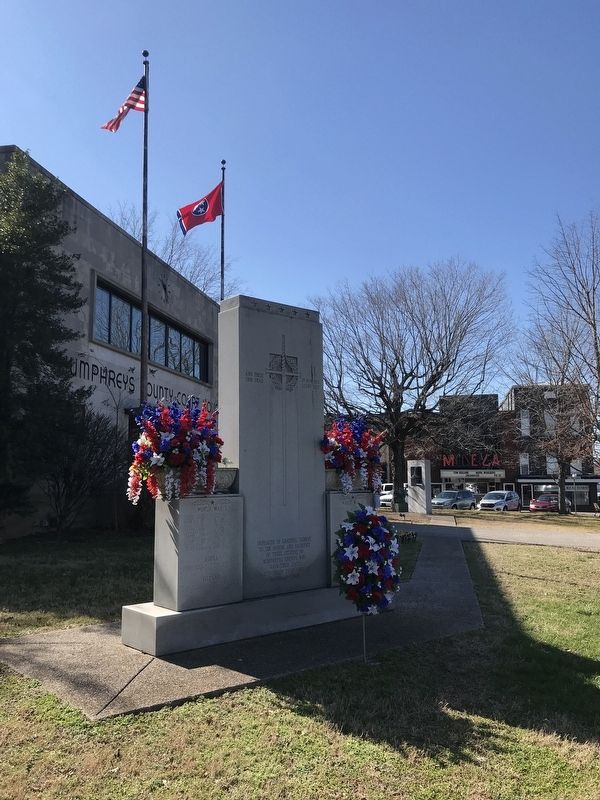 Humphreys County War Memorial image. Click for full size.