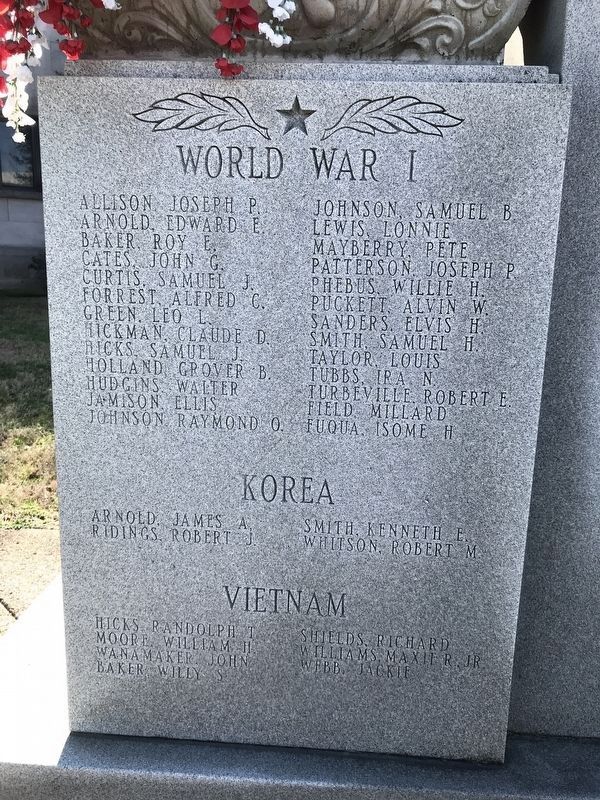 Humphreys County War Memorial image. Click for full size.
