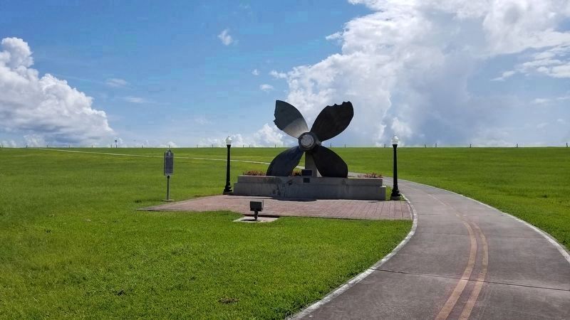 The view of the Texas City Disaster Marker (left side) and the SS Highflyer propeller image. Click for full size.