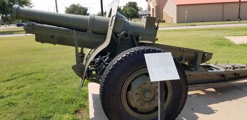 155mm Howitzer Model of 1917/18 (Schneider) and Marker image. Click for full size.