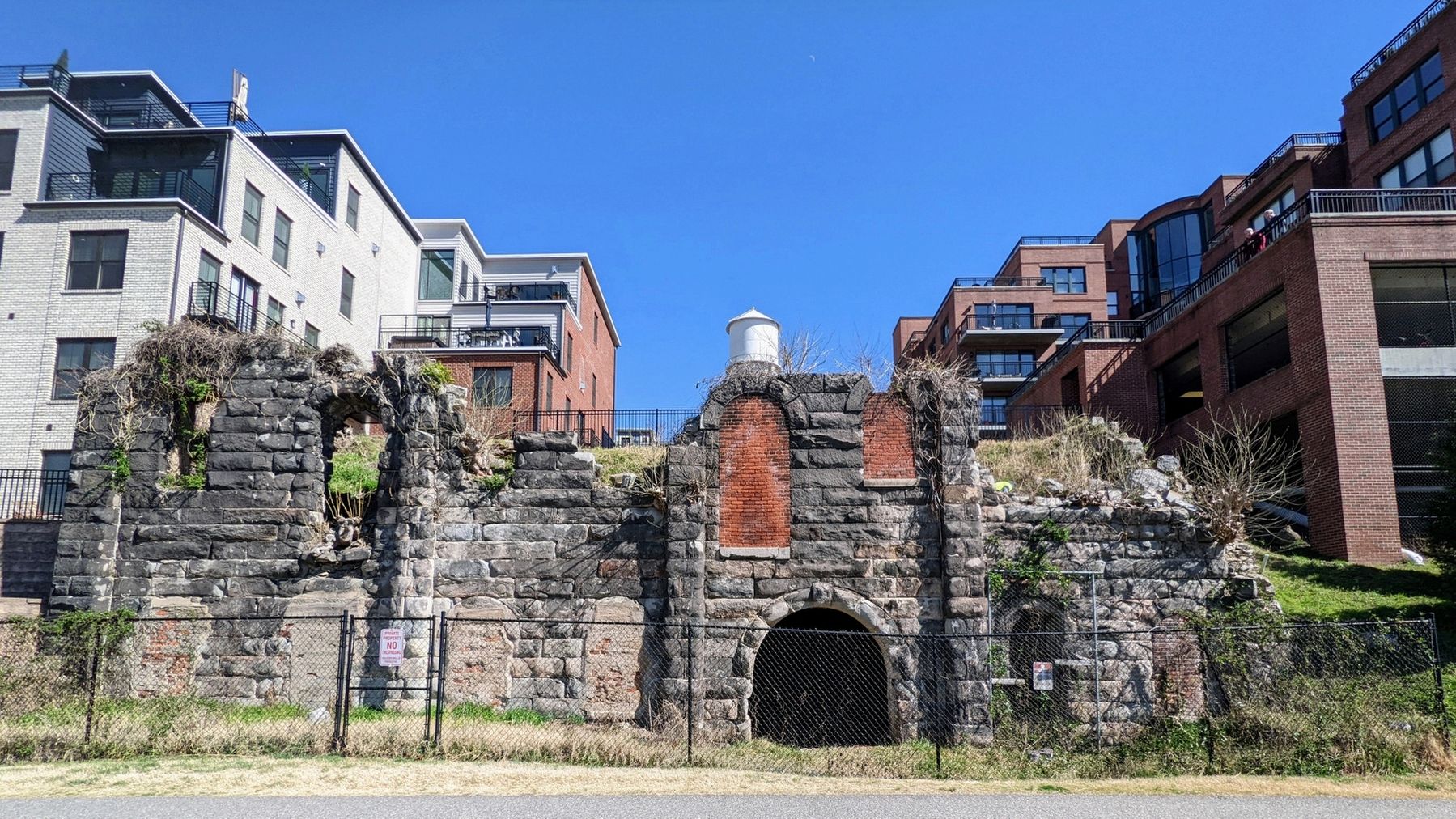 James River Steam Brewery underground �lager� image. Click for full size.