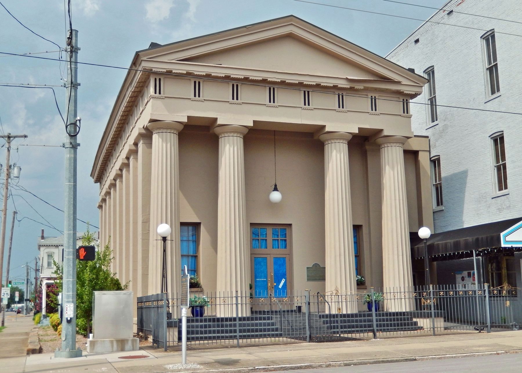 New Albany's First Bank Building (Old State Bank) image. Click for full size.