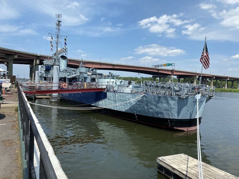 USS Slater DE-766 image. Click for full size.