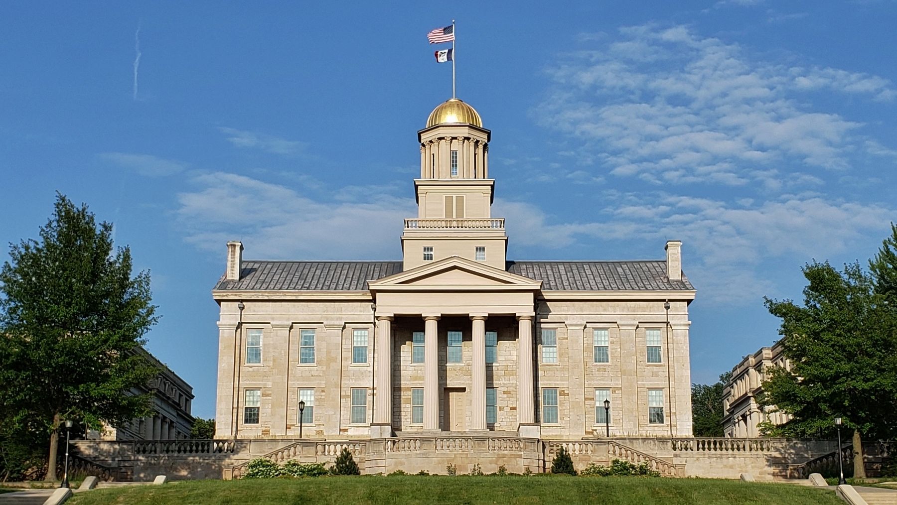 Old Iowa Capitol (<i>west elevation</i>) image. Click for full size.