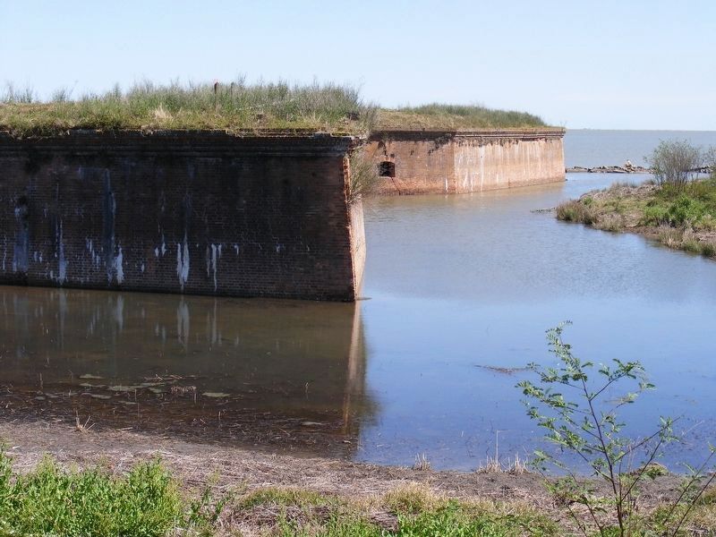 Fort Pike image. Click for full size.