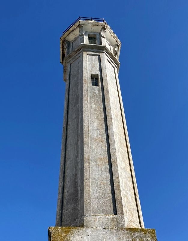 Alcatraz Lighthouse image. Click for full size.
