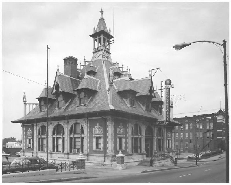 Clarksville Federal Building. Click for more information. Clarksville Federal Building image. Click for more information.