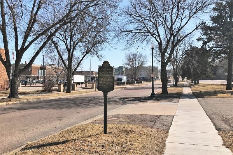 Dakota Conflict Marker, from the north image. Click for full size.