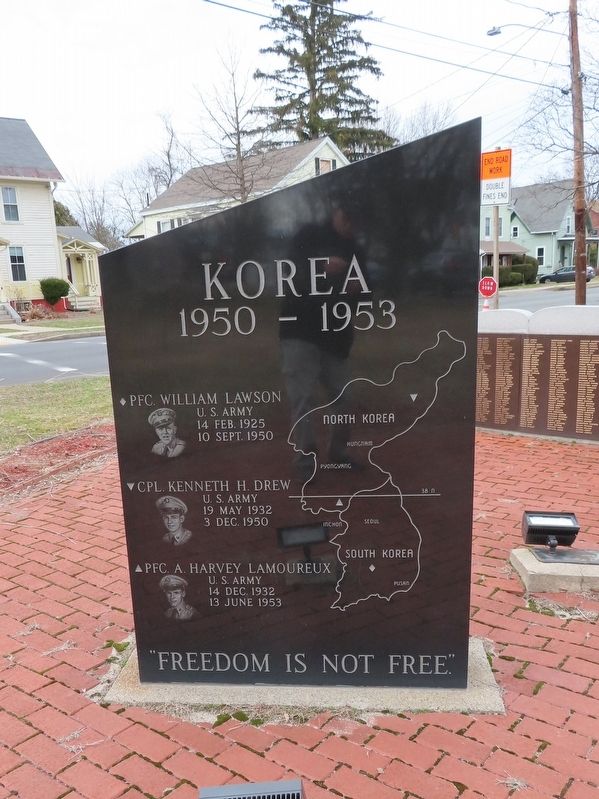 Easthampton Korean War Memorial image. Click for full size.