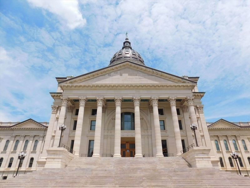 Kansas State Capitol image. Click for full size.