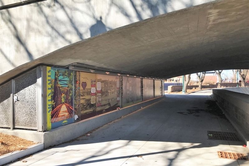 Course Marker <i>(second from left)</i>, under the 8th Street Bridge image. Click for full size.
