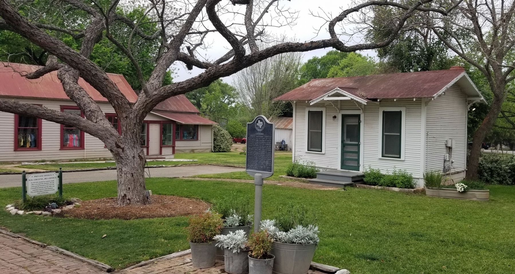 The view of the Gruene Marker from the street image. Click for full size.