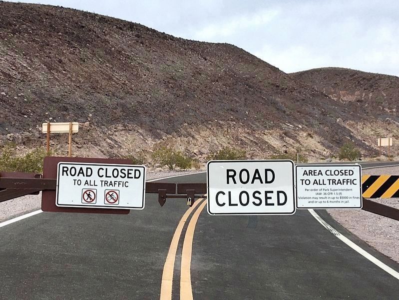 Road Closed image. Click for full size.