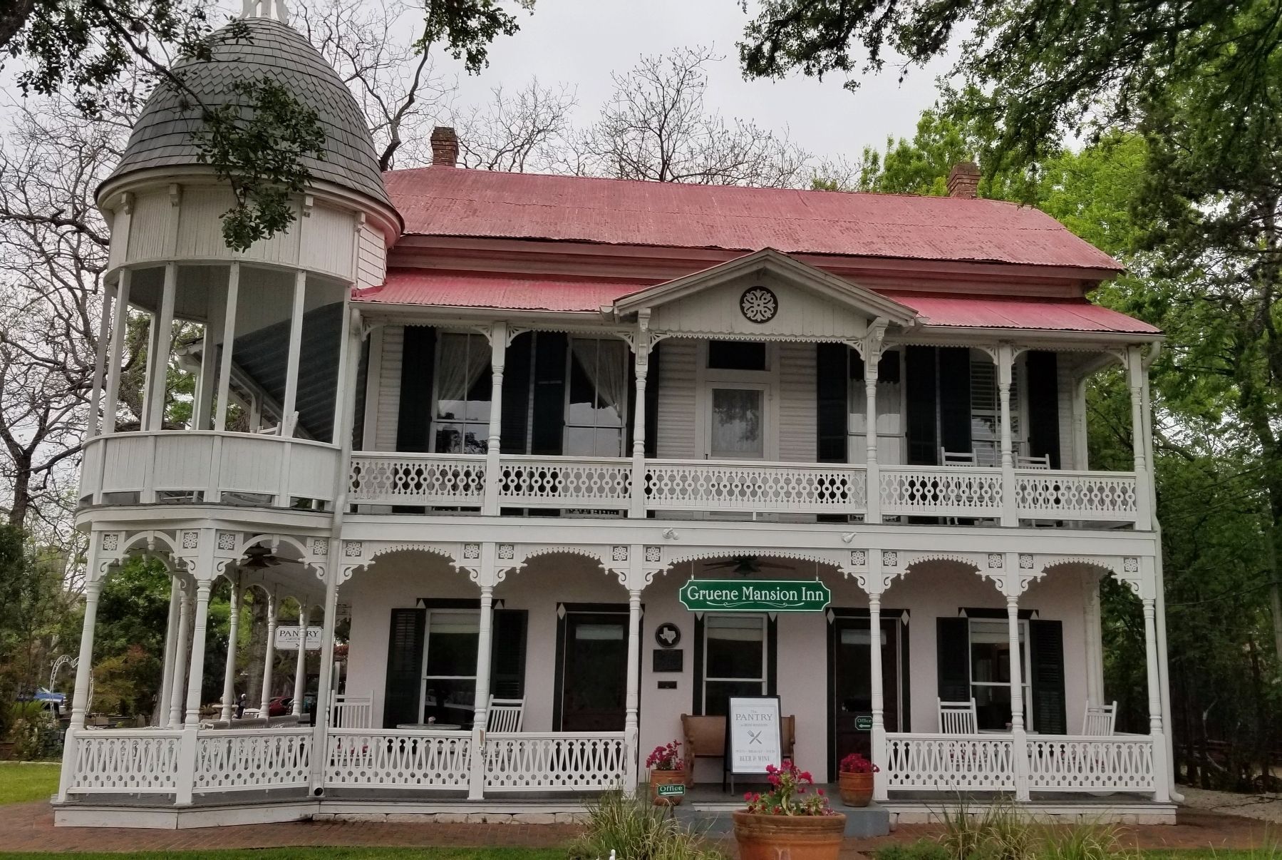 The Gruene Mansion and marker image. Click for full size.