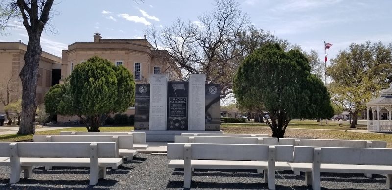The view of the Kerr County War Memorial next to the Kerr County Courthouse image. Click for full size.