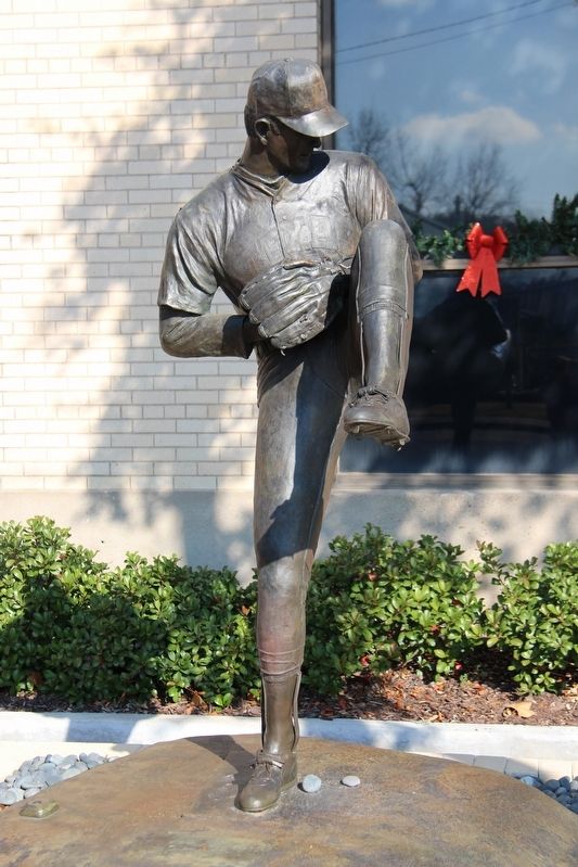 Nolan Ryan Statue image. Click for full size.