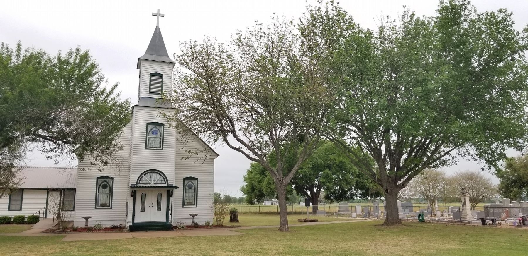 The St. Peter Lutheran Church and Prairie Valley Cemetery image. Click for full size.