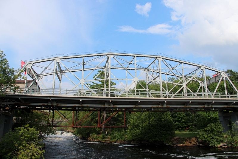 The Silver Bridge image. Click for full size.
