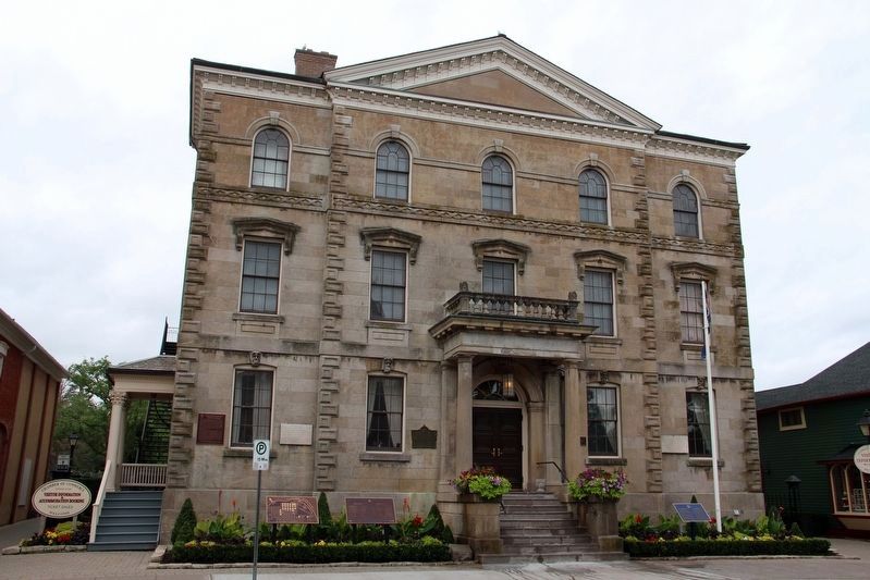 Niagara District Court House / Le palais de justice du district de Niagara Marker image. Click for full size.