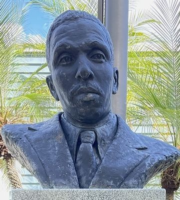 Bust of Harry Tyson Moore image. Click for full size.