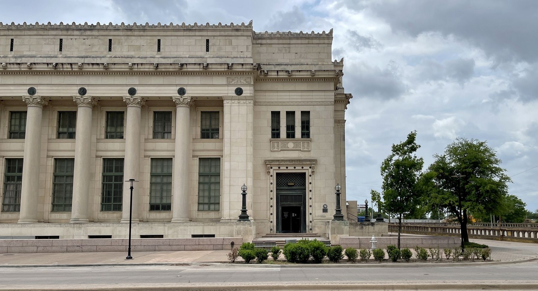 Fort Worth Main Post Office with Marker image. Click for full size.