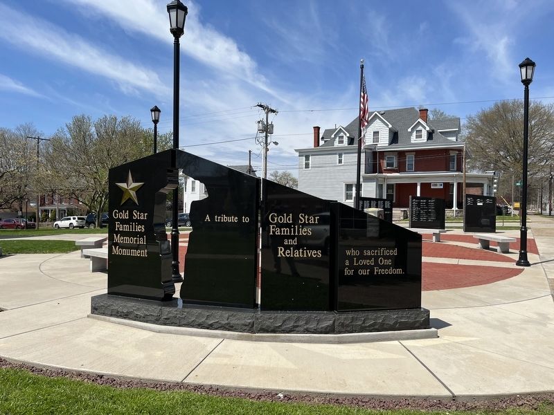 Gold Star Families Memorial Monument image. Click for full size.