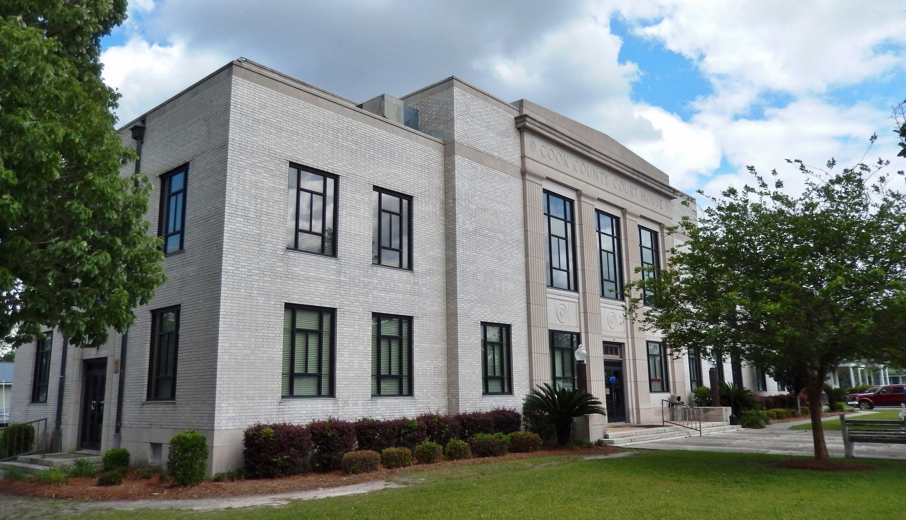 Cook County Courthouse (<i>northwest elevation</i>) image. Click for full size.