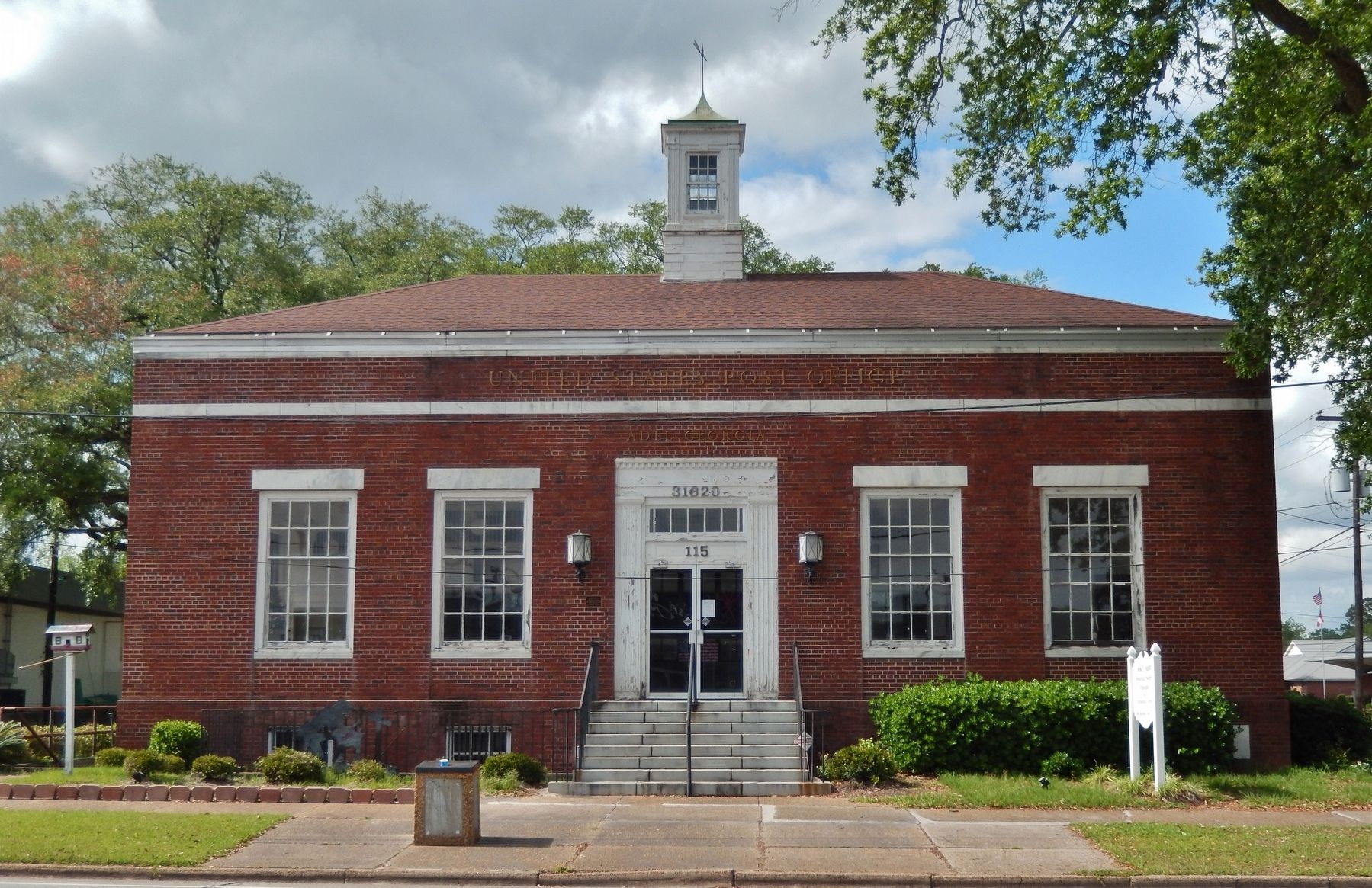Old United States Post Office, Adel (<i>south/front elevation</i>) image. Click for full size.