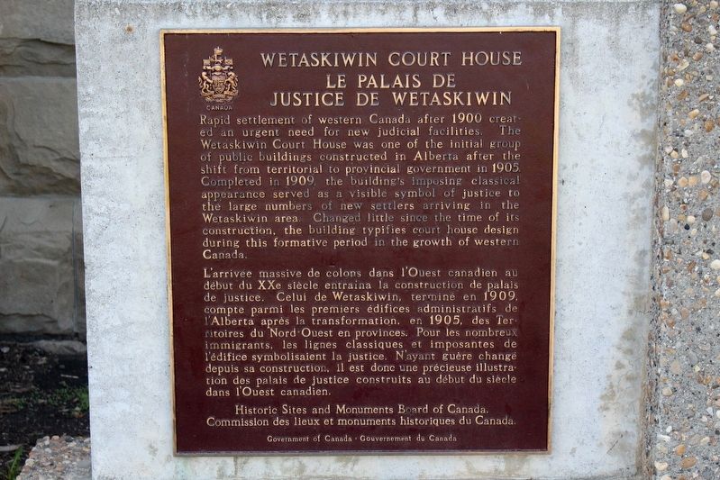 Wetaskiwin Court House/La palais de justice de Wetaskiwin Marker image. Click for full size.