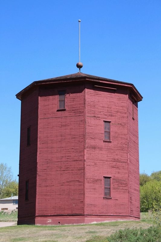 CNR Water Tank at Heinsburg image. Click for full size.