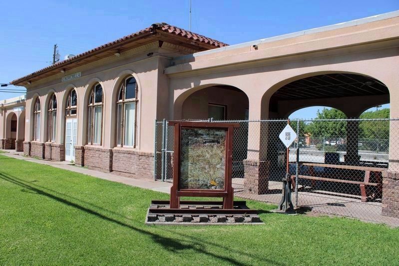 Southern Pacific Railroad Depot and Marker image. Click for full size.