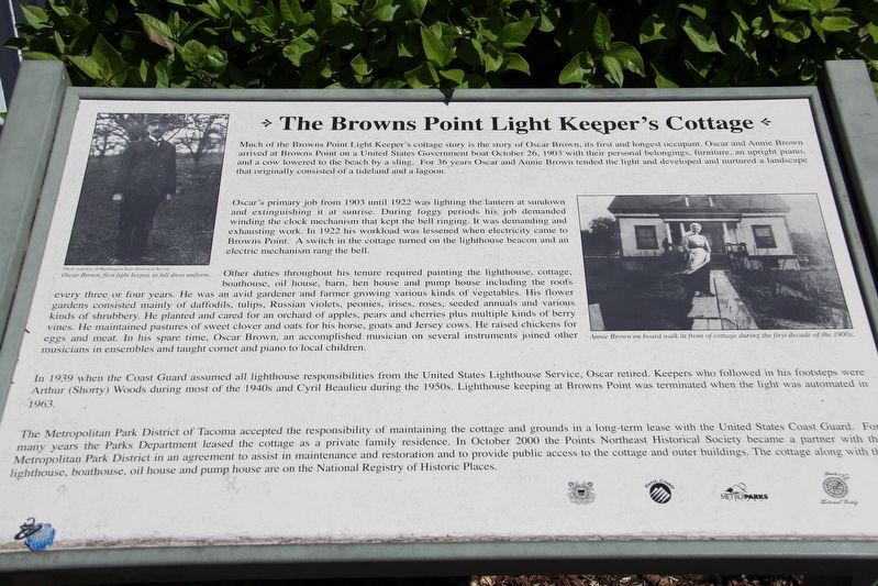 The Browns Point Light Keeper's Cottage Marker image. Click for full size.