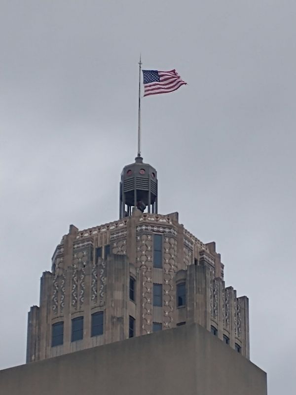 The Lincoln Tower Marker image. Click for full size.