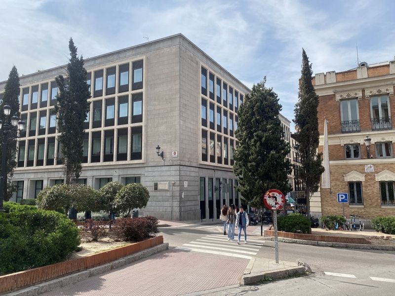 Real Academia Espa�ola / Royal Spanish Academy Marker - wider view image. Click for full size.