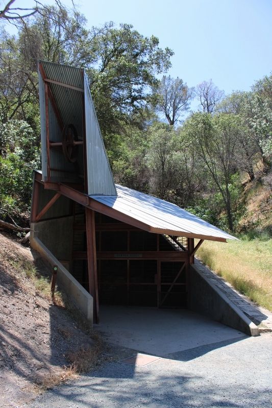Exterior of the Eureka Slope image. Click for full size.