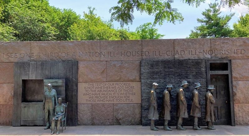 FDR Memorial Quote Wall and Bread Line image. Click for full size.