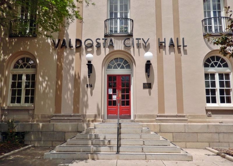 Valdosta City Hall (<i>south entrance</i>) image. Click for full size.