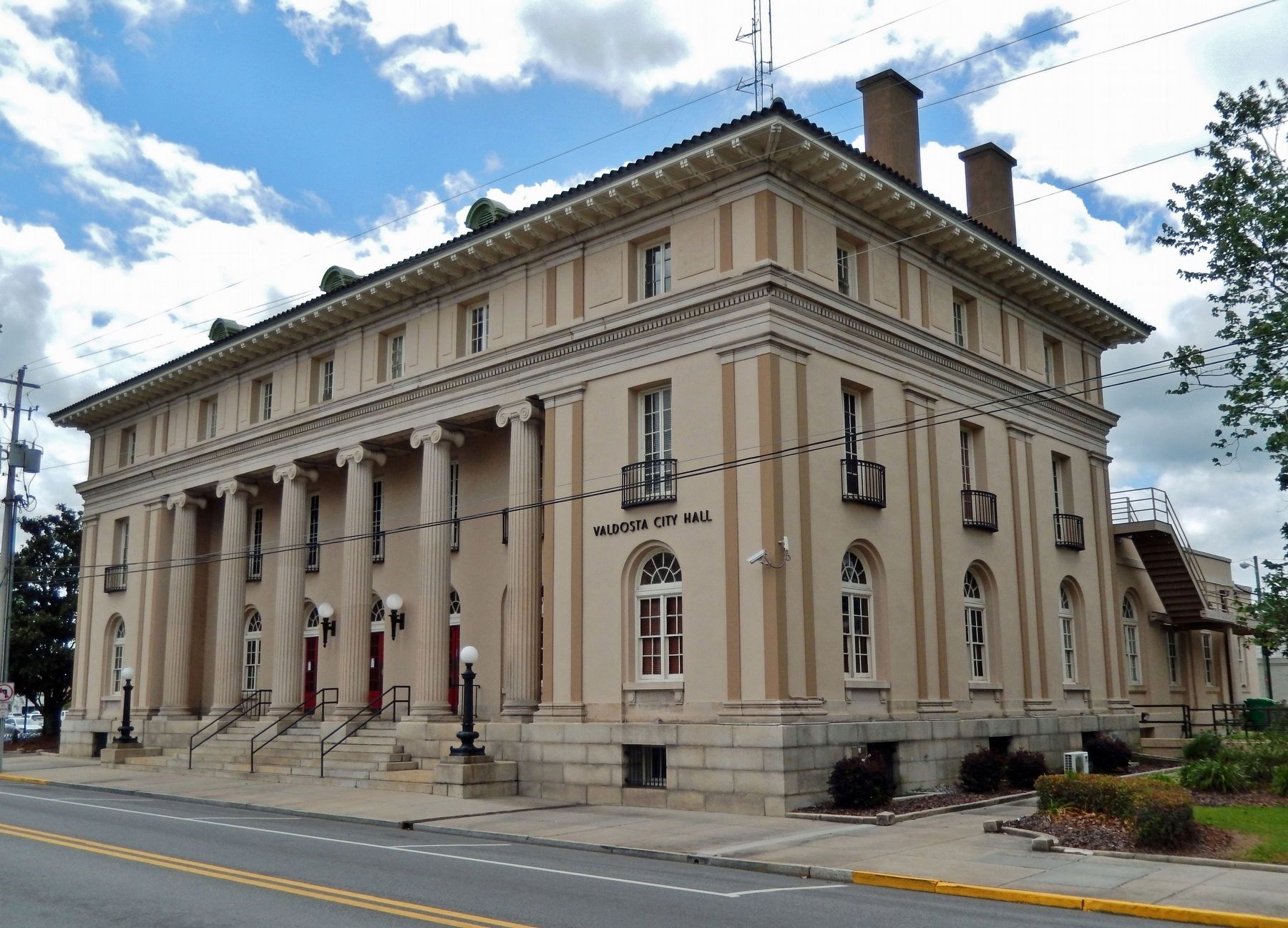 Valdosta City Hall (<i>northeast elevation</i>) image. Click for full size.