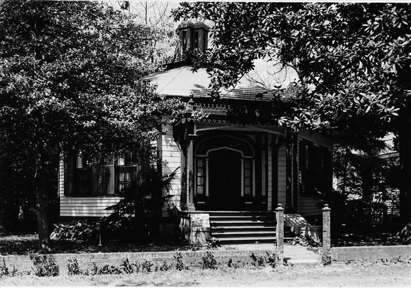 The Octagon House, or May's Folly image. Click for more information.