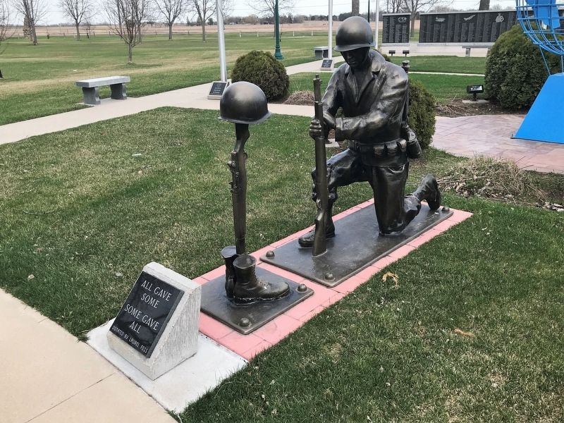 Watertown Veterans Memorial Statue image. Click for full size.