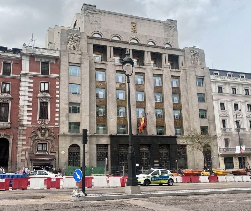 Banco Bilbao Vizcaya building image. Click for full size.