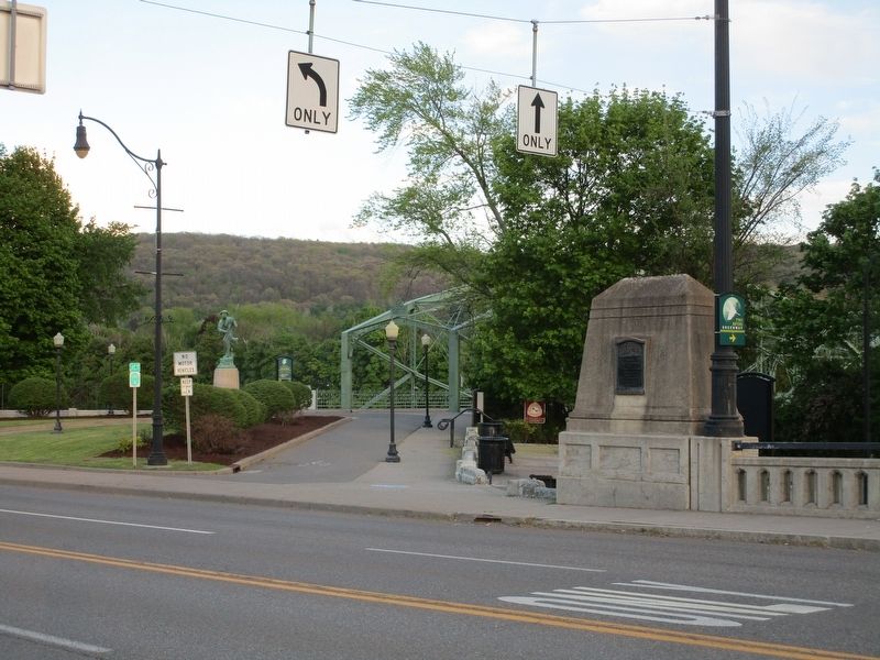 Southeast Corner, Memorial Bridge. Click for full size. Southeast Corner, Memorial Bridge image. Click for full size.