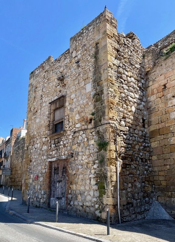 Torre d'en Tintorer / Dyer's Tower and Marker image. Click for full size.