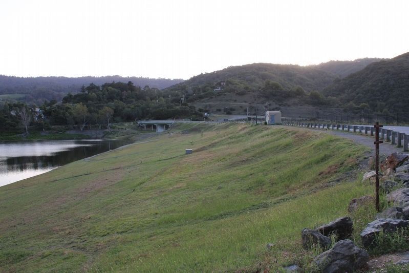 Heel side of the Lexington Dam image. Click for full size.